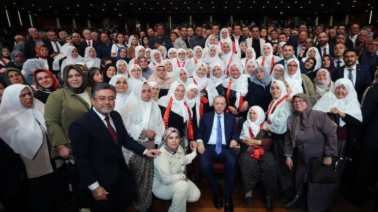 Cumhurbaşkanı Erdoğan, 14 Mayıs sonrası çiftçi kadınlarla Ankara’da bir araya geldi