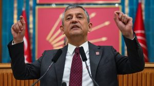 Özgür Özel’den Burcu Köksal tartışmasına sert yanıt: Bu tehditse daniskasını ediyorum